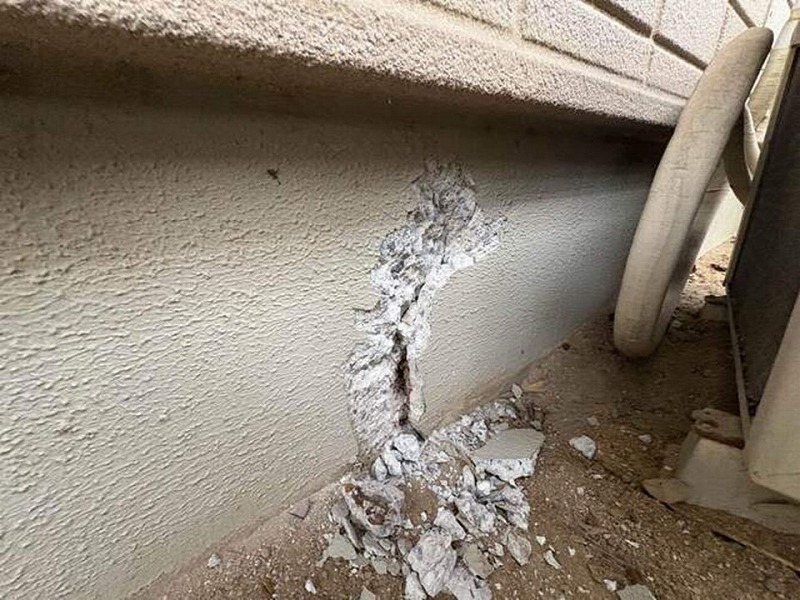 ひび割れた基礎表面の撤去