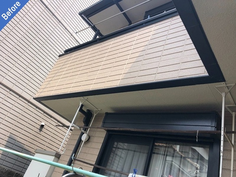 外壁塗装前の旭化成ヘーベルハウスの軒天とシャッターボックス