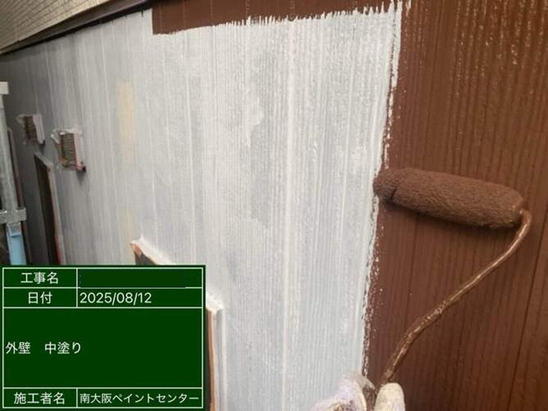 外壁の中塗り（RS-385）