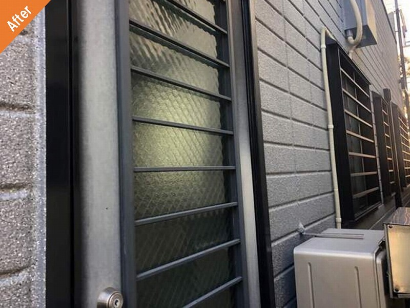 外壁塗装後の勝手口周辺