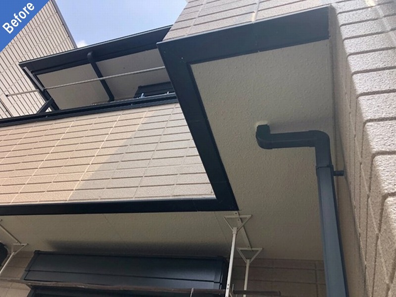 外壁塗装前の旭化成ヘーベルハウスの軒天と雨樋