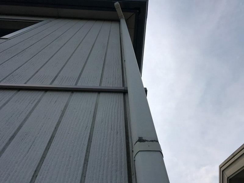 塗膜が劣化した雨樋