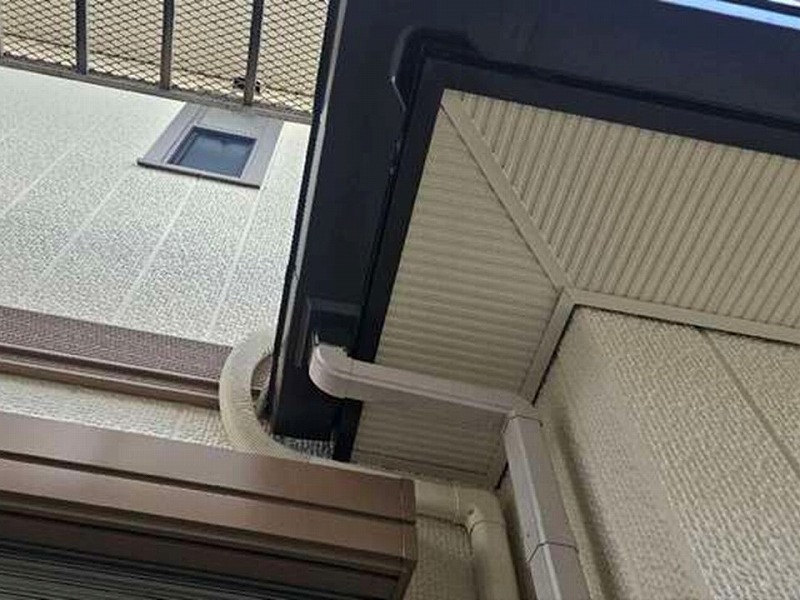 塗装後の樋と軒天