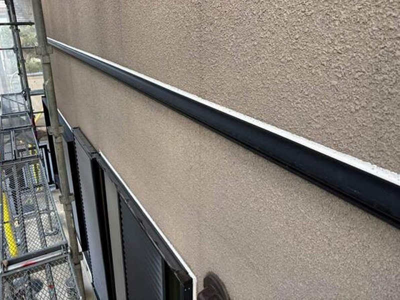 コーキング増し打ち後の幕板やサッシ廻り