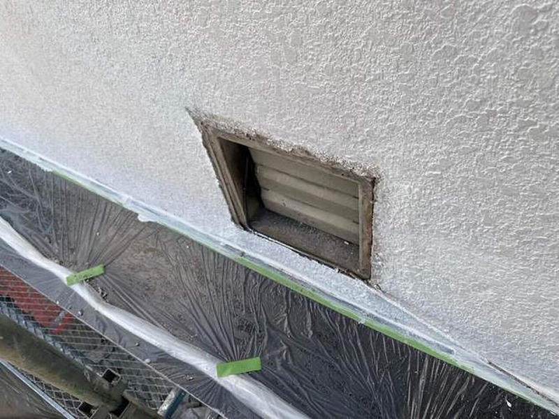 換気フード撤去後の外壁