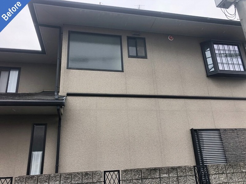 外壁塗装前の雨染みが目立つパナホームの外壁