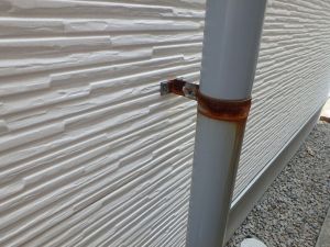 重度のサビがある雨樋
