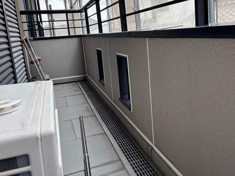 コーキング撤去打ち替え後のベランダ内部の外壁