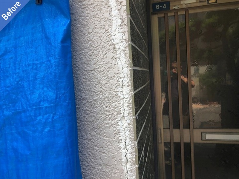 ひび割れのあるモルタル外壁