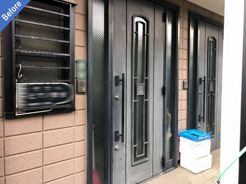 外壁塗装前の玄関廻りの外壁