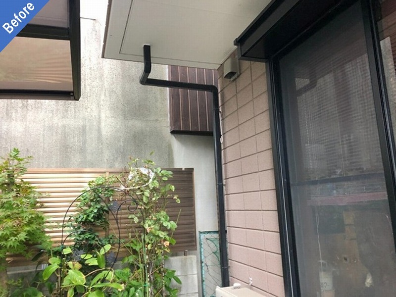 外壁塗装前の1階外壁と軒天