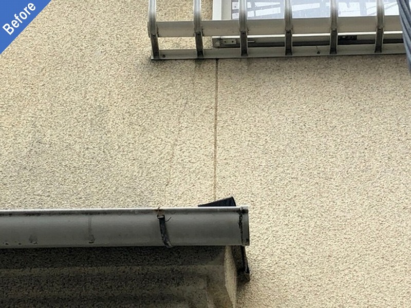 外壁塗装前のひび割れがあるモルタル外壁（スタッコ仕上げ）