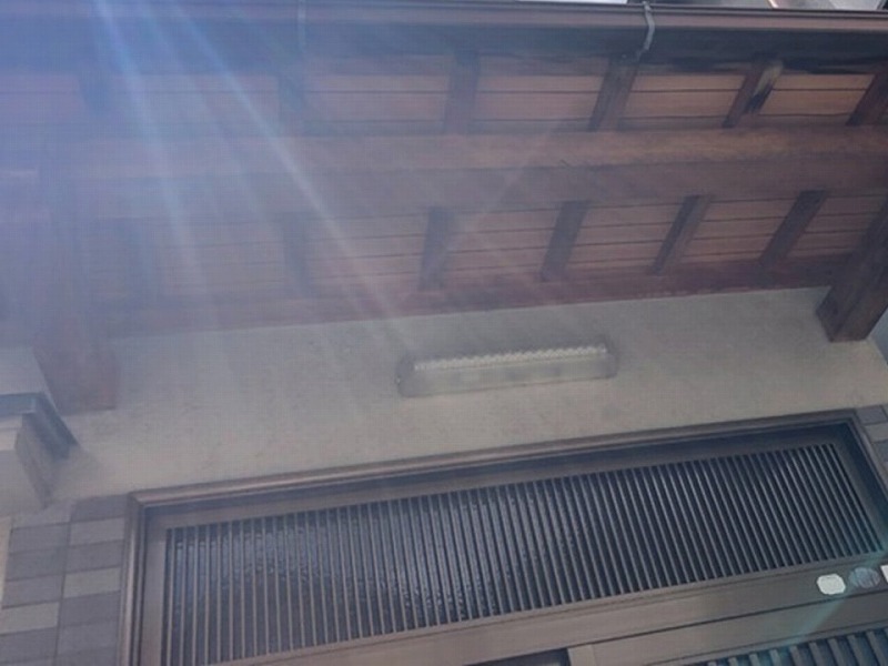玄関の木部の軒天