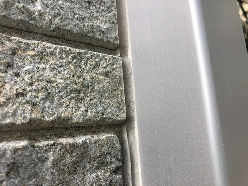 サッシ廻りのコーキングの調査