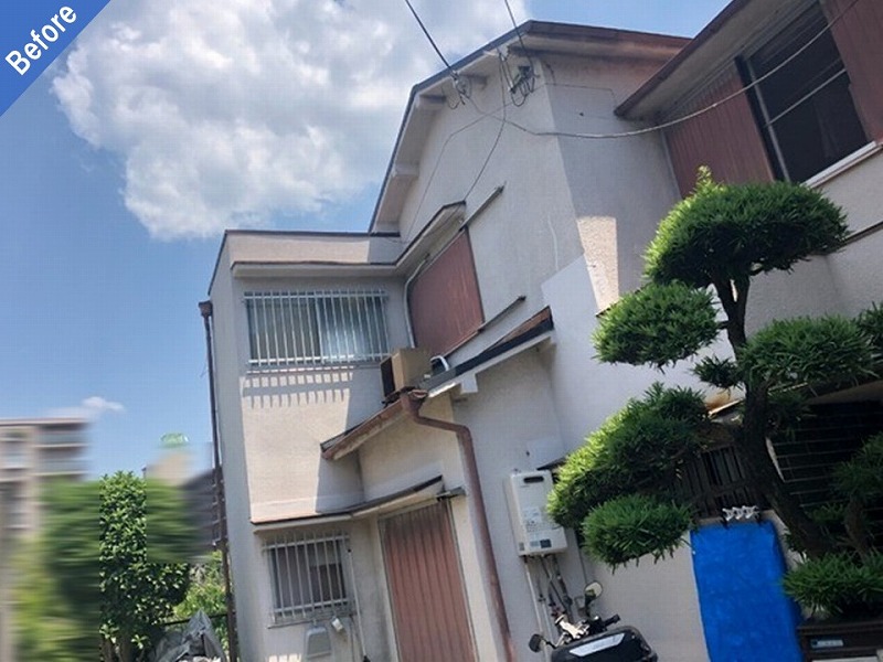 雨漏り修理と外壁塗装前の築古の戸建て住宅