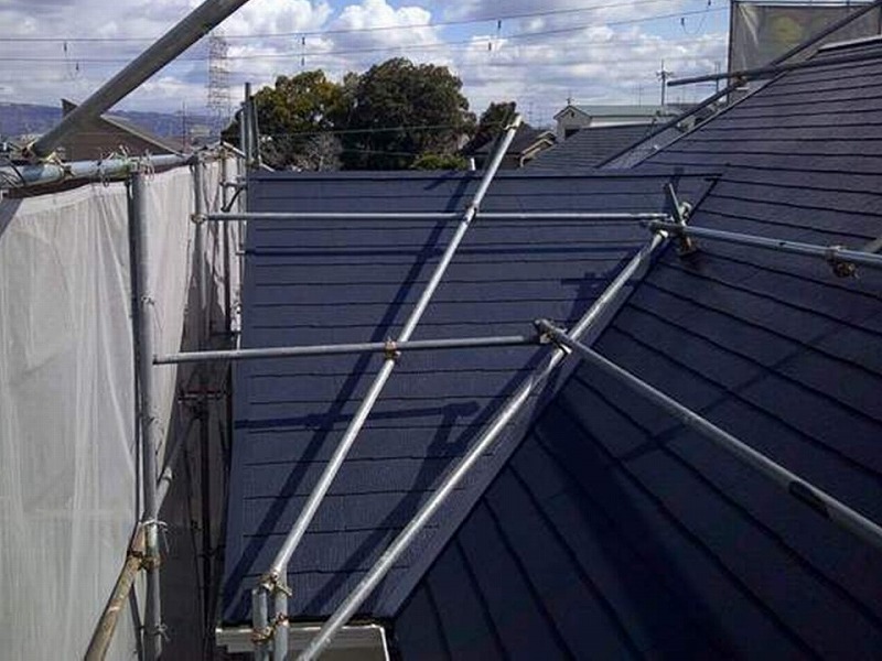 ジェットブラックで屋根塗装後のスレート瓦