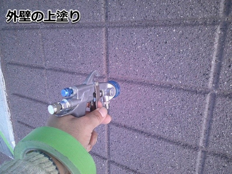外壁の上塗り