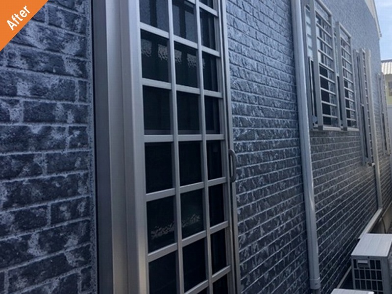 外壁塗装後の窓周辺のサイディング