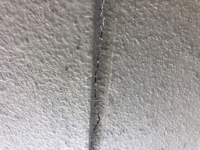 誘発目地のひび割れ