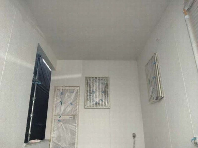 外壁の中塗り完了後のガレージ