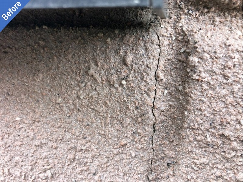 外壁塗装前のサッシ廻りのひび割れ