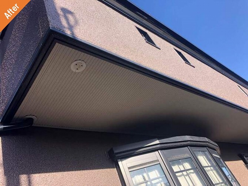 外壁塗装後のベランダ外壁と軒天