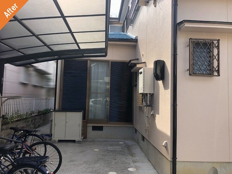 外壁塗装後のガレージ周辺の外壁