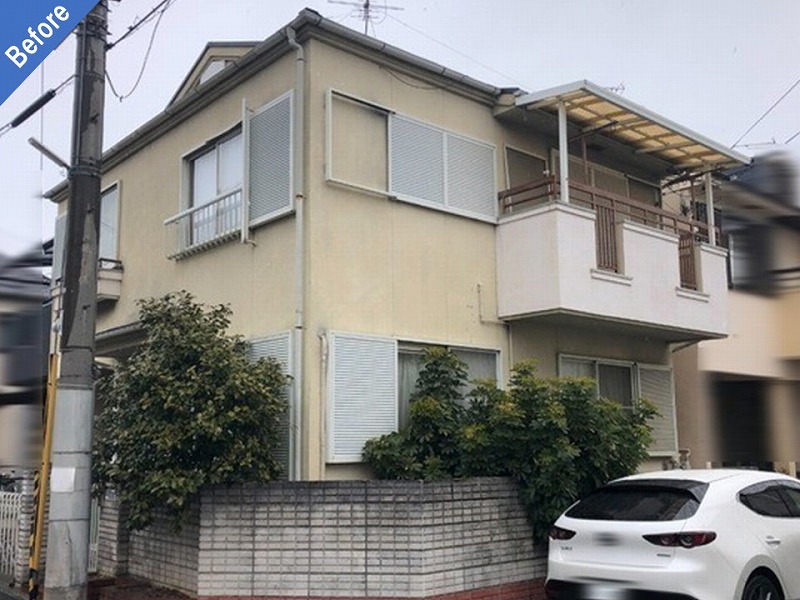 外壁塗装前のモルタル外壁（スタッコ仕上げ）の住宅