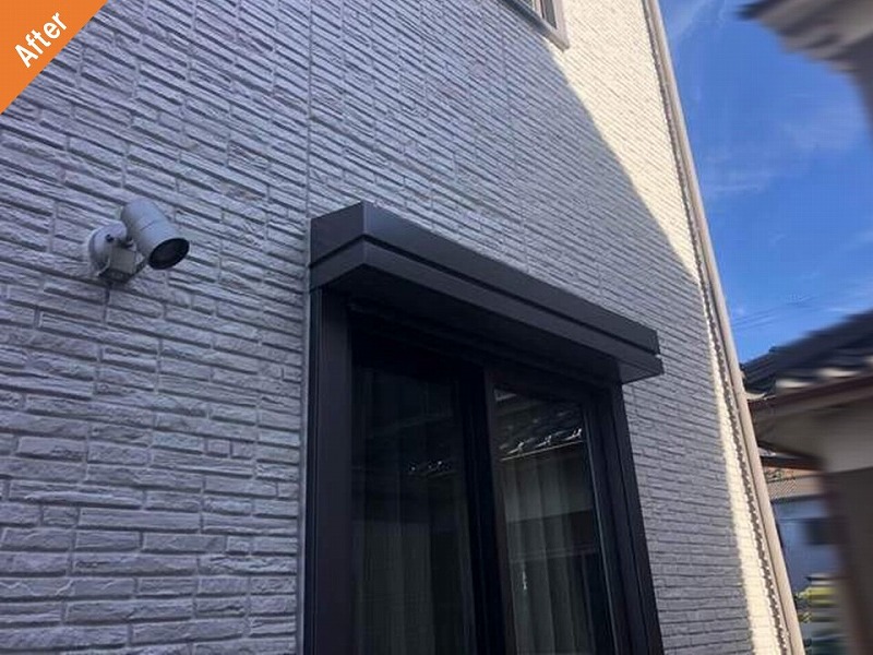 外壁塗装後の積水ハウスのダインコンクリートとシャッターボックス