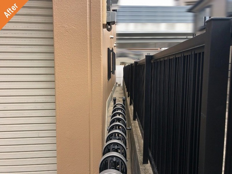 外壁塗装後の1階外壁とシャッター