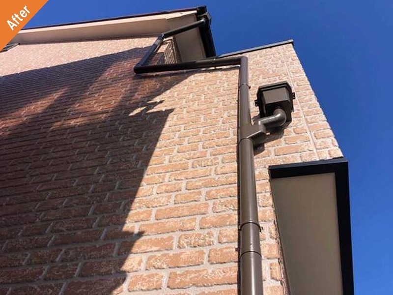 マーブルトーンで外壁塗装後のサイディングと雨樋