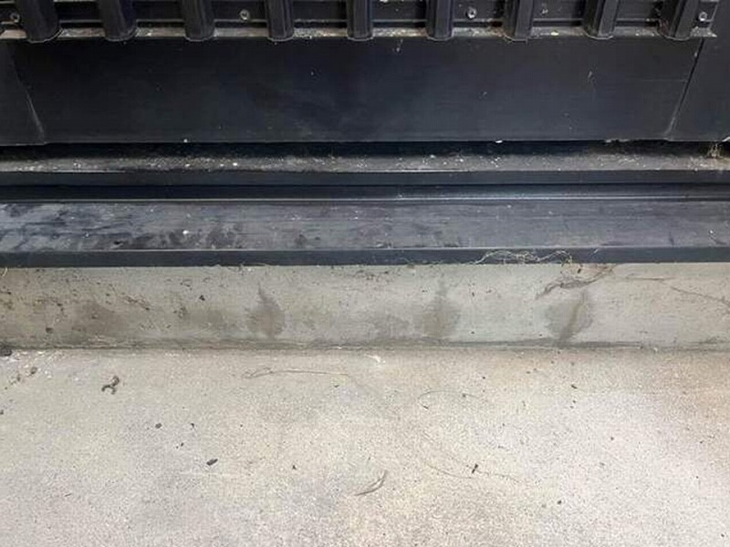 サッシ面戸のコーキング撤去打ち替え工法完了