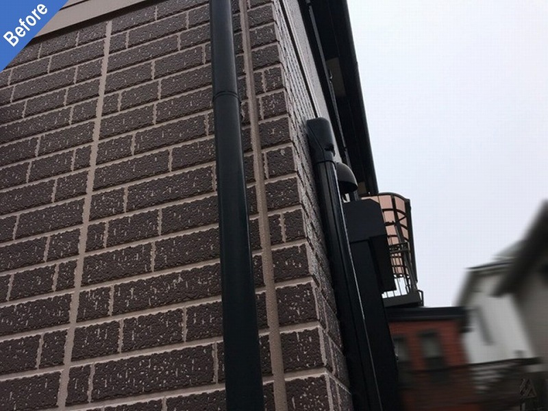 塗装前の雨樋とDCウォール