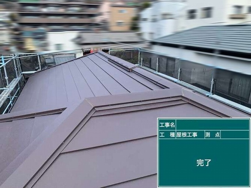 屋根カバー工法後の全景