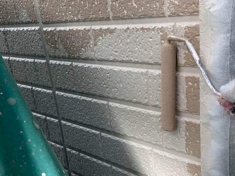 外壁の上塗り1回目