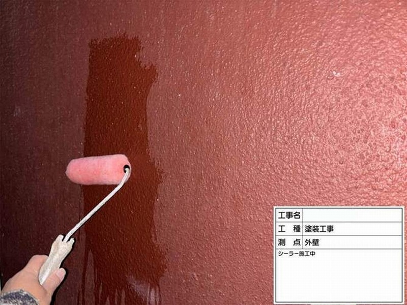 外壁の下塗り(1回目)