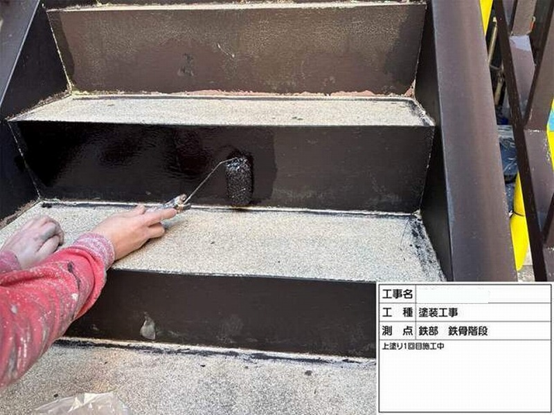 階段の中塗り