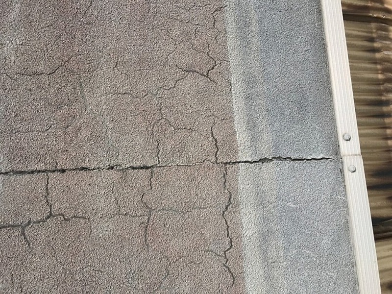 屋上防水層のひび割れ