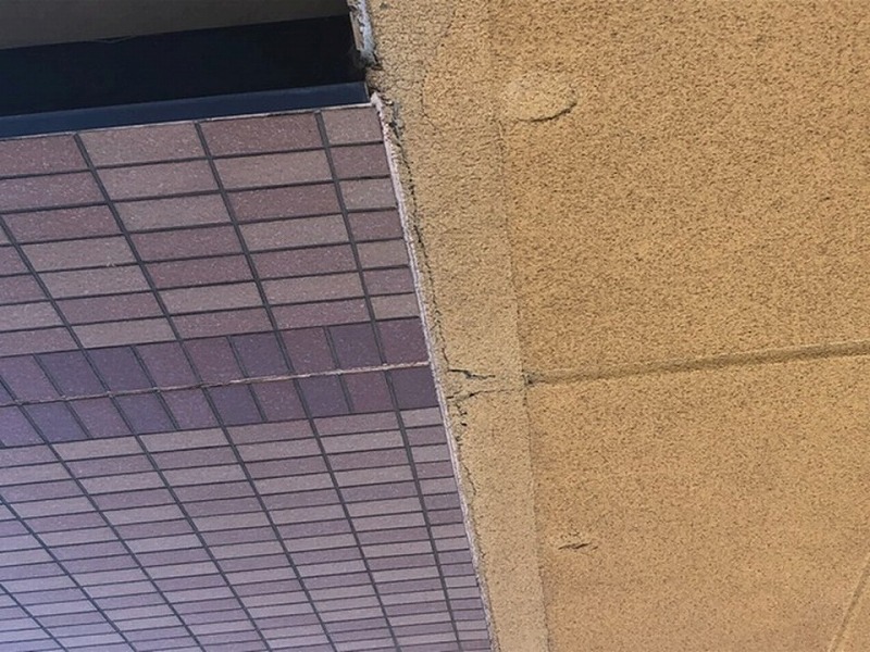 タイルとALCの取り合いのコーキングの劣化