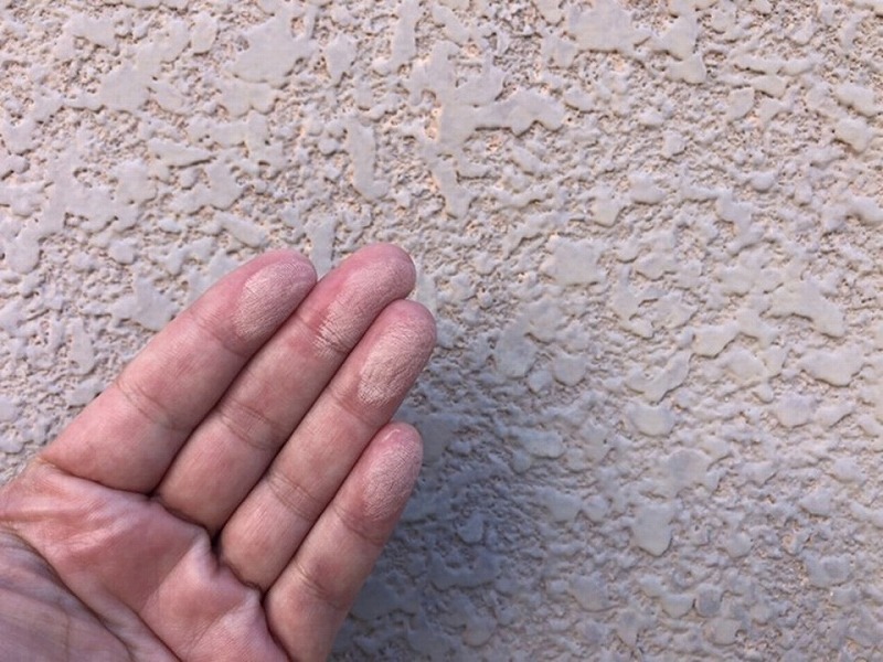 モルタル外壁のチョーキング現象