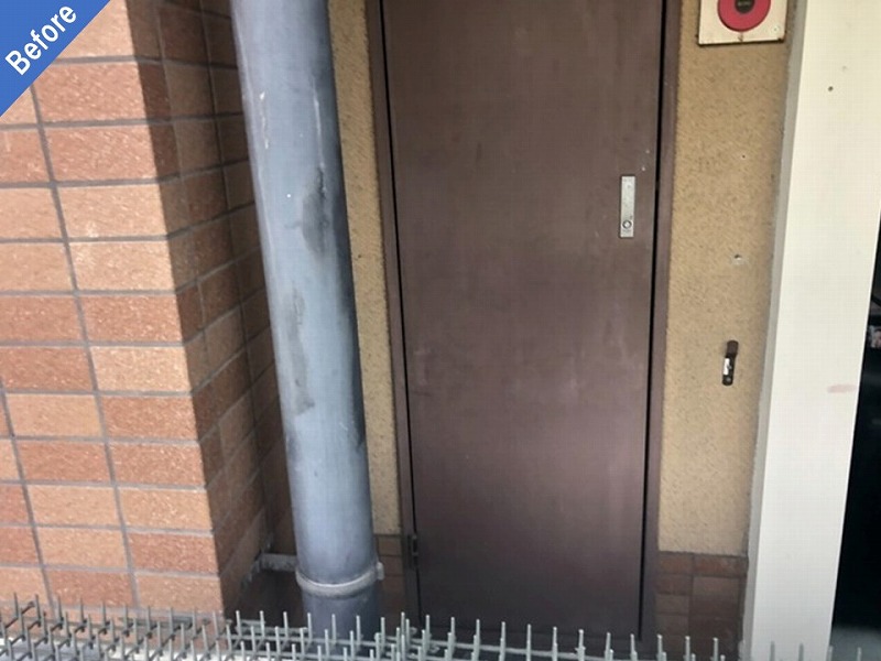 塗装工事前のPS（パイプスペース）のK鉄扉