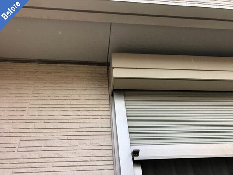 外壁塗装前のシャッターボックスと軒天