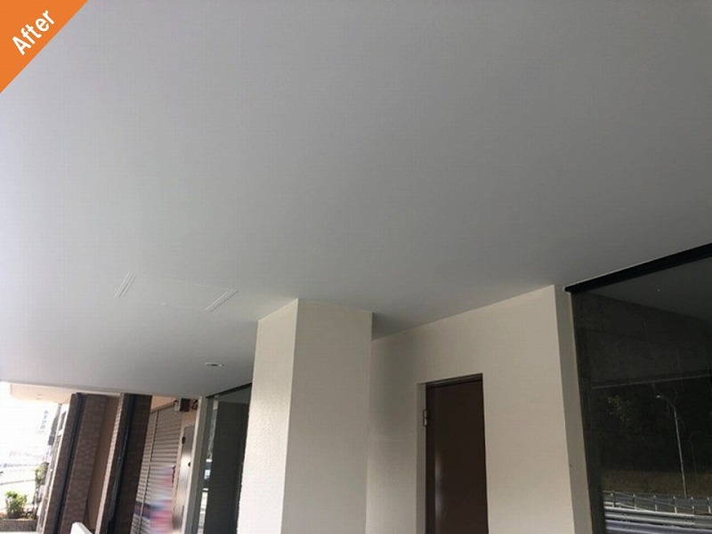 外壁塗装後のマンション玄関軒天