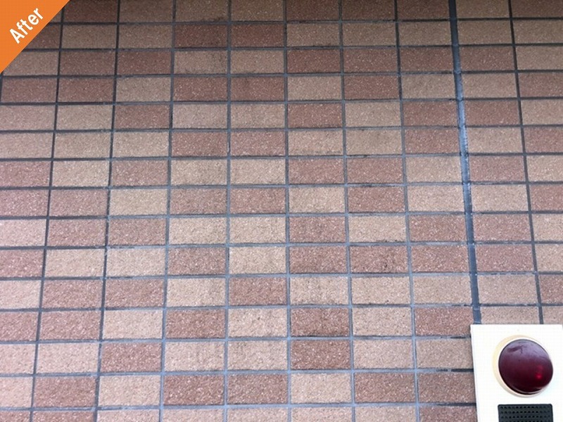 外壁塗装後の共用部タイル外壁