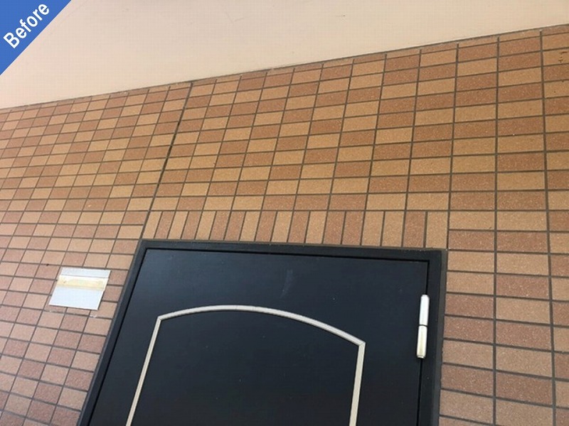 塗装工事前の玄関扉周辺