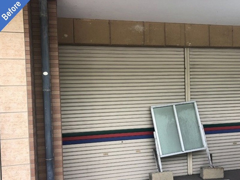 外壁塗装前のマンションのシャッター周辺
