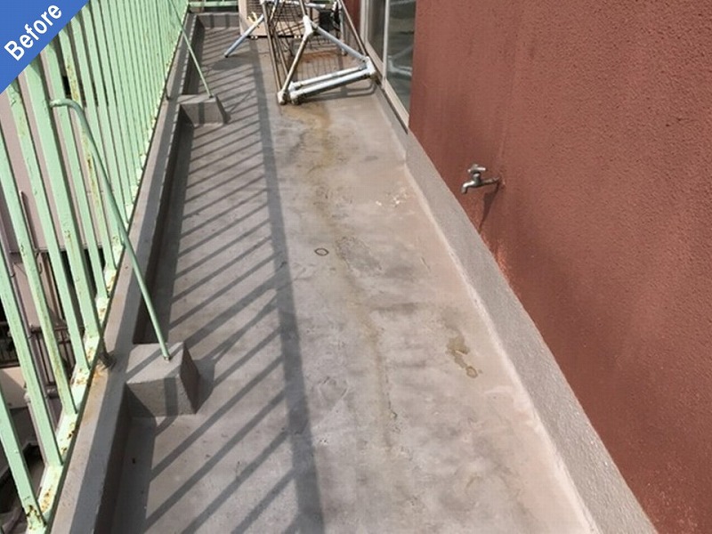 ウレタン防水工事前のマンションベランダ