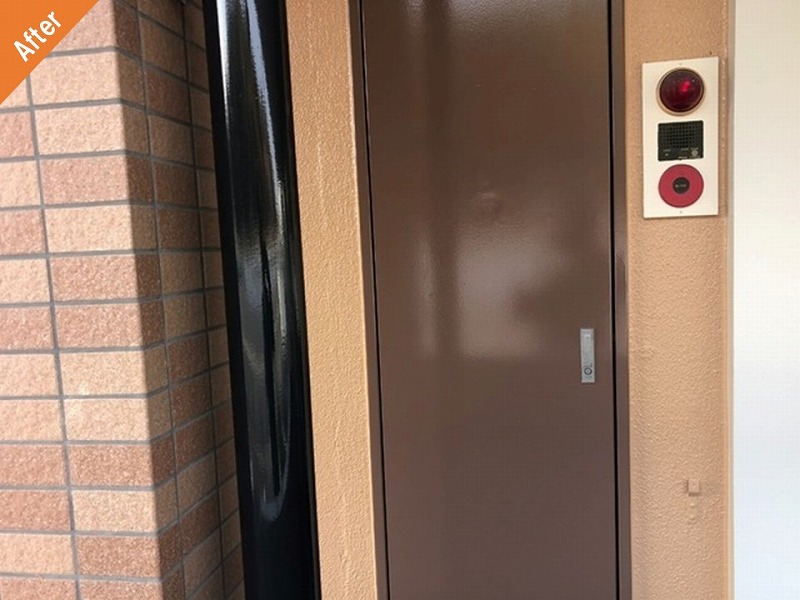 塗装工事後のPS（パイプスペース）のK鉄扉