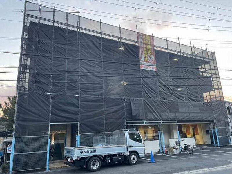 マンションの足場仮設工事