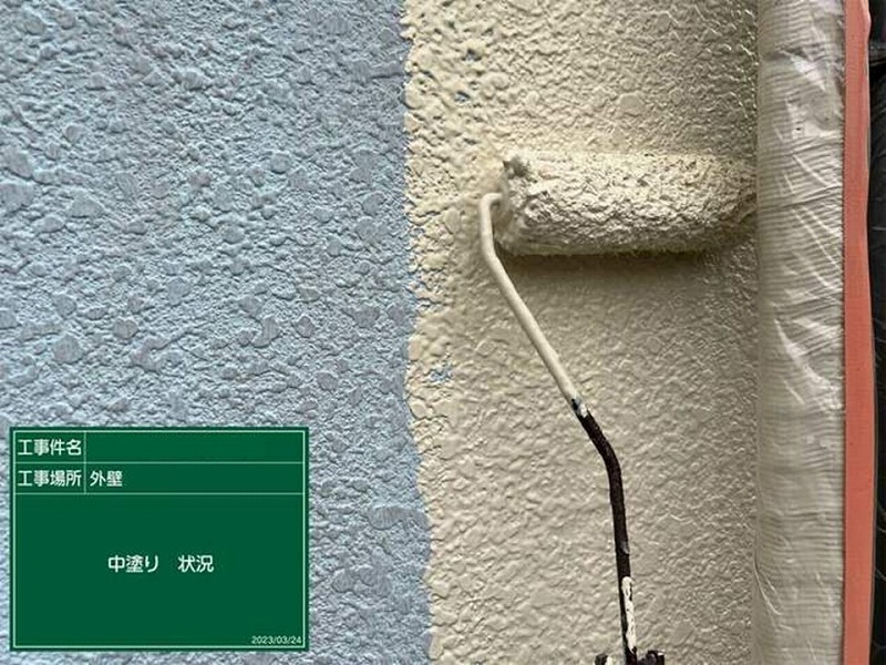 外壁の中塗り